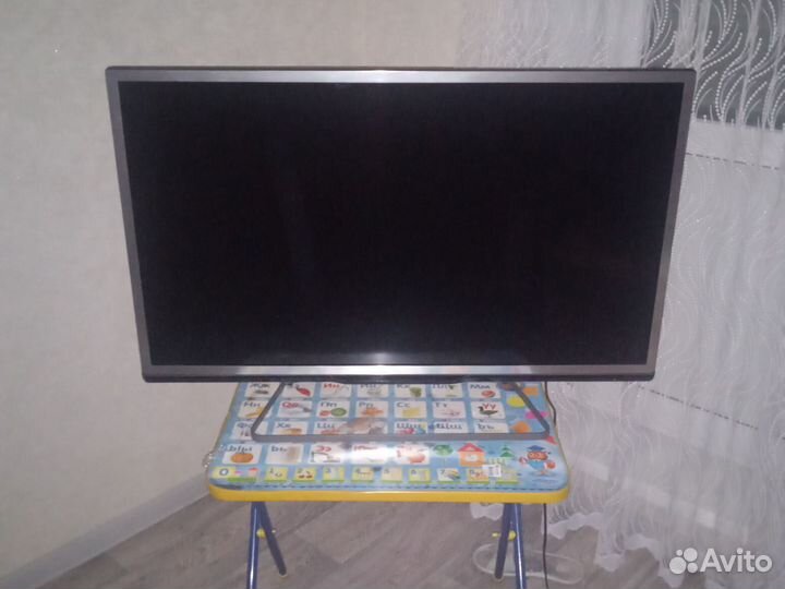 Телевизоры со smart tv, 2 пары очков 3d