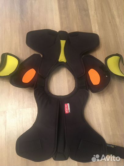 Нагрудник ccm 9080 sr