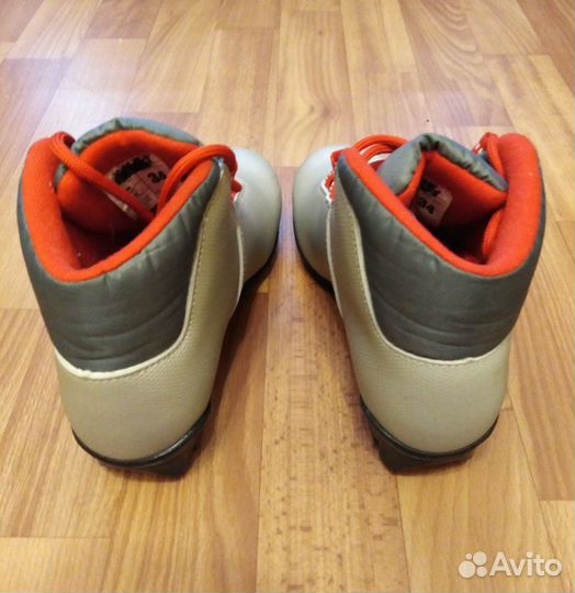 Лыжные ботинки 