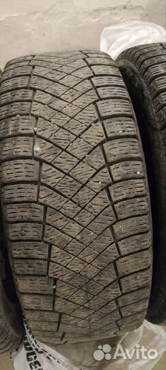 Pirelli Ice Zero FR 215/55 R17