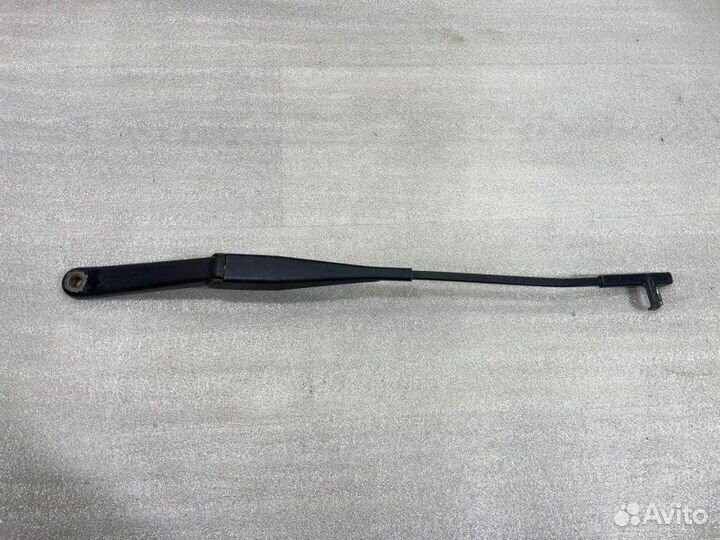 Поводок стеклоочистителя правый Ford Focus 2