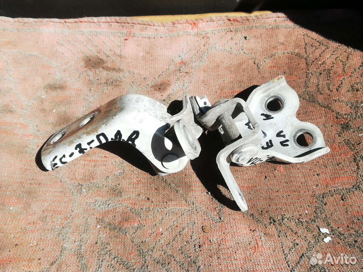 Петля двери Джили Эмгранд EC-7