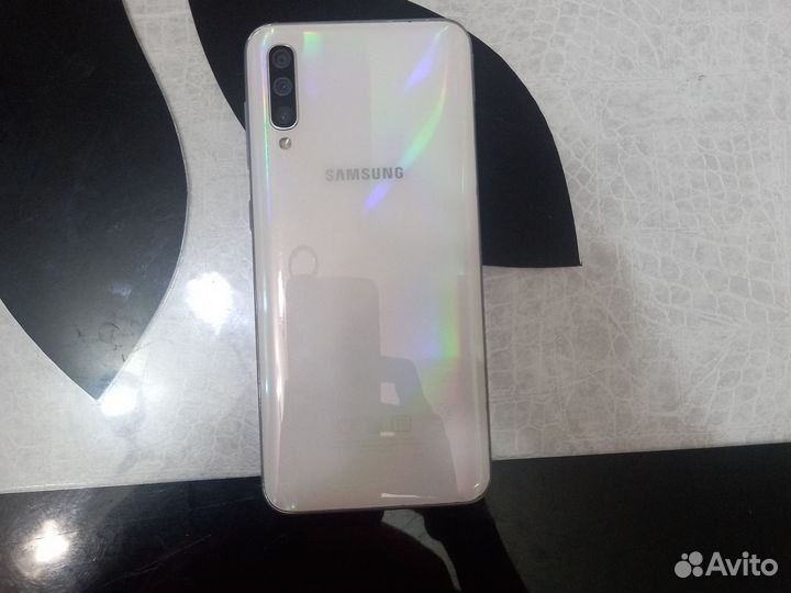 Samsung Galaxy A50, 4/64 ГБ