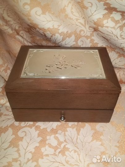 Шкатулка из дерева