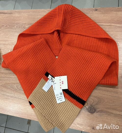 Шапка и шарф Uniqlo Marni