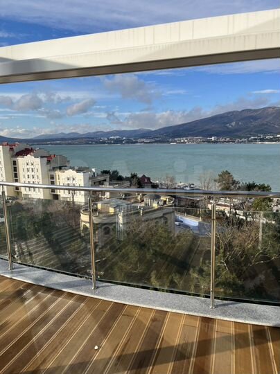 3-к. квартира, 200 м², 8/15 эт.