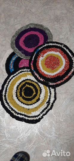 Коврик вязаный
