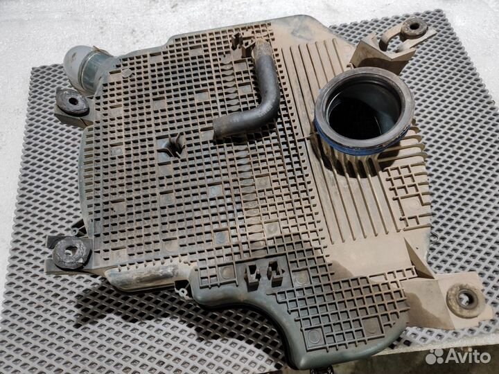 Корпус воздушного фильтра Renault Symbol дефект