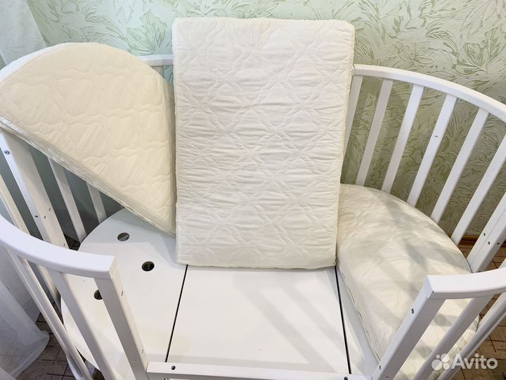 Детская кровать трансформер с маятником белая