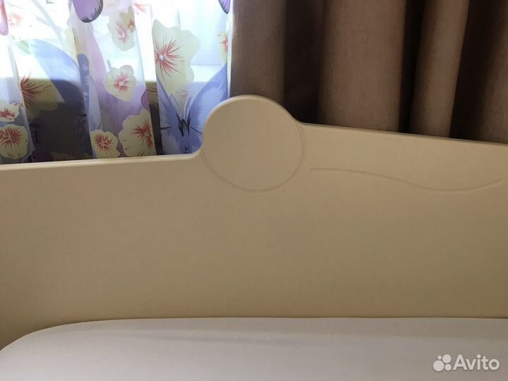 Односпальная кровать 90*190 см с выкатным ящиком