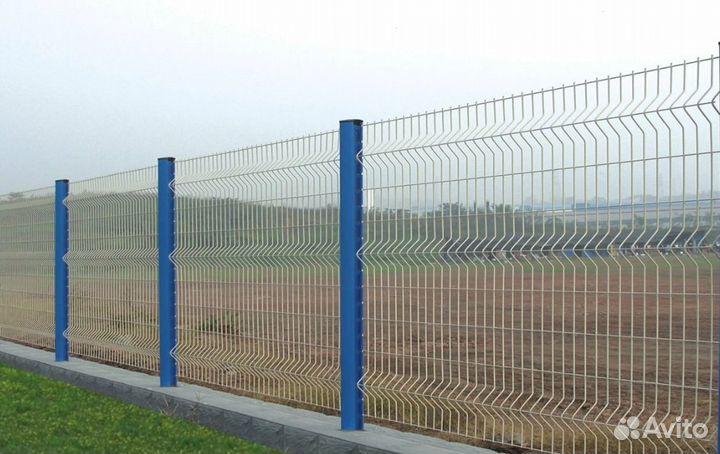 Забор металлический с металлическими столбами быст