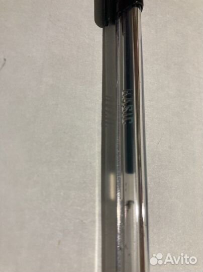 Шариковые ручки синие и чёрные