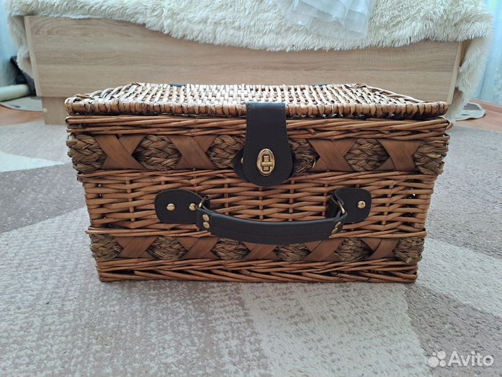 Набор для пикника в чемодане