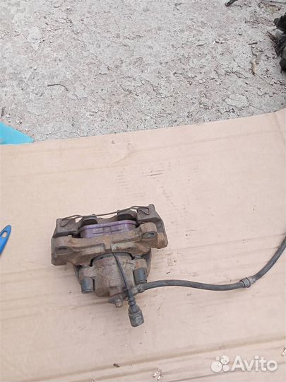 Суппорт тормозной передний левый VW Tiguan (2011