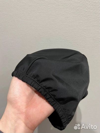 Шапочка для плавания в бассейне