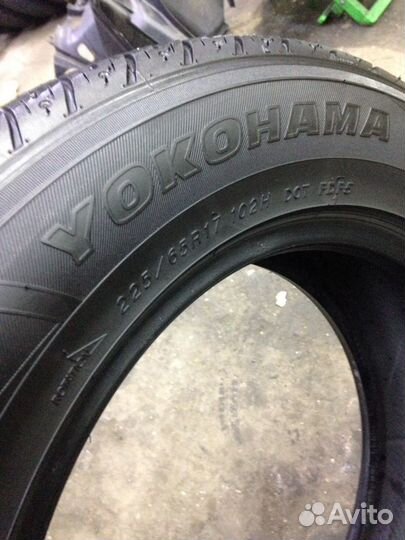 Yokohama Parada Spec-X 215/65 R17