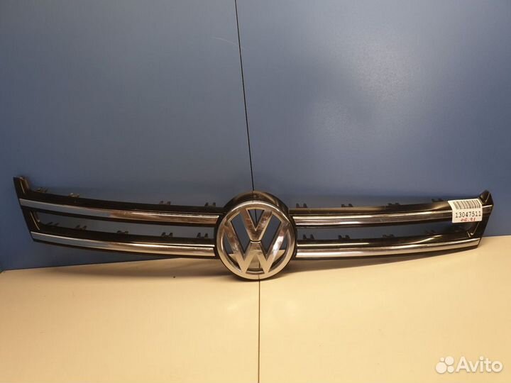 Решетка радиатора Volkswagen Touareg 2010-2018
