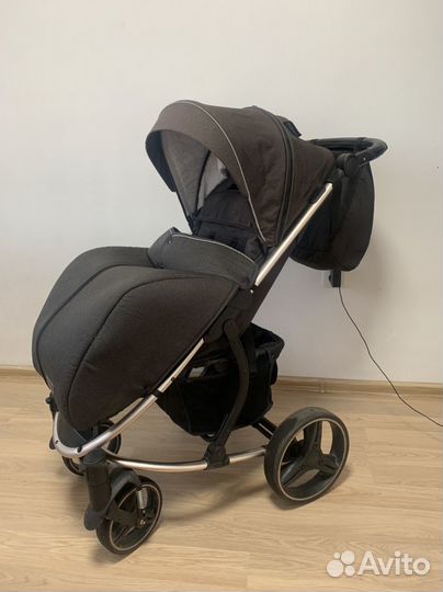 Прогулочная коляска всесезонная