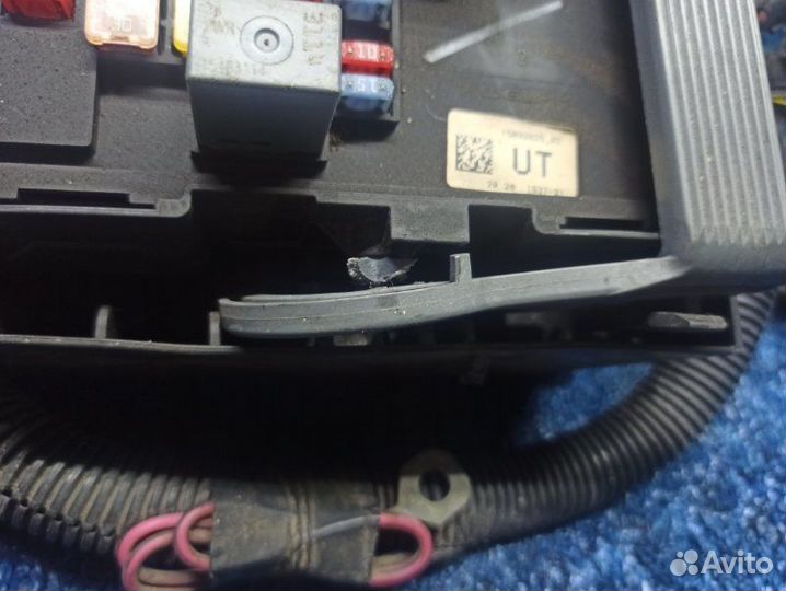 Блок предохранителей Cadillac Escalade 3