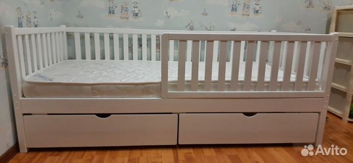 Детская кровать из цельного массива