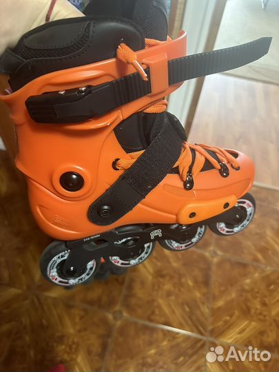 Роликовые коньки