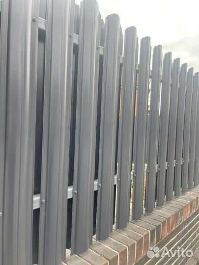 Забор из евроштакетника