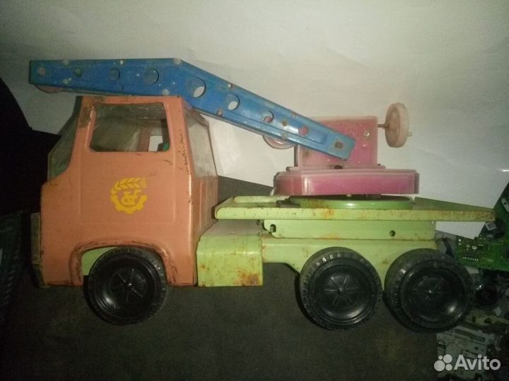 Железная большая машинка 