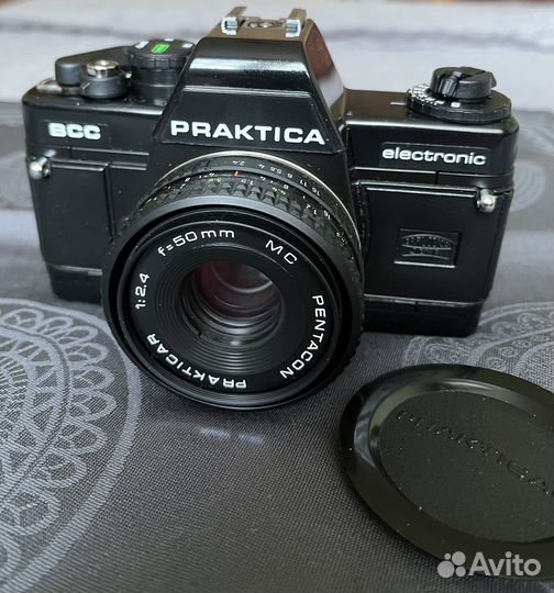 Зеркальная фотокамера praktika BCC с обьективом