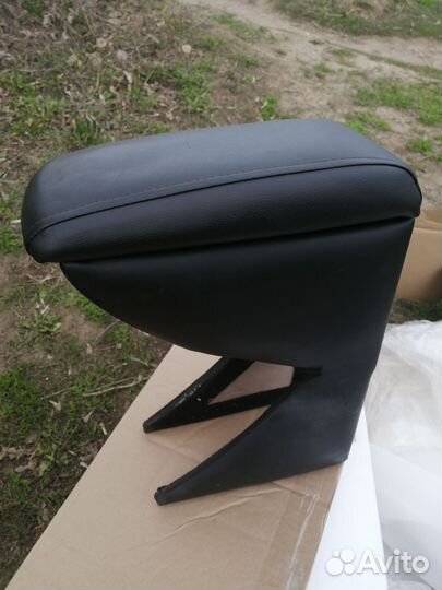 Подлокотник на ларгус