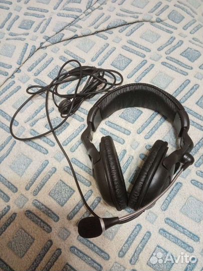 Наушники с микрофоном