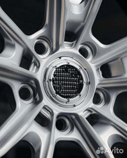 Кованые диски GT Forged R20 на BMW F90 M5, M8