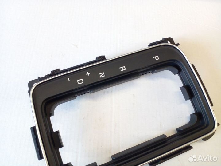 Накладка кулисы АКПП Kia Sorento 2015 год