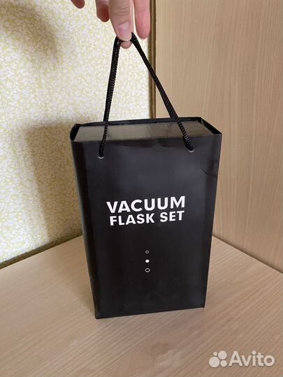 Термос с тремя кружками