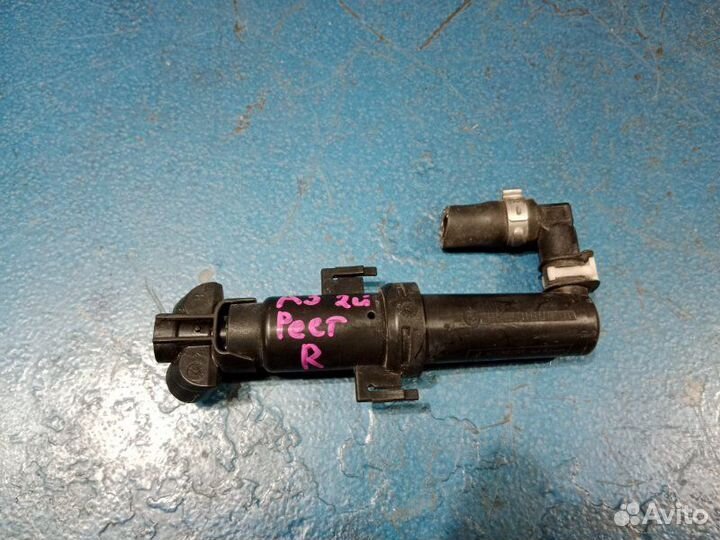 Форсунка фары передняя правая Audi A3 8P