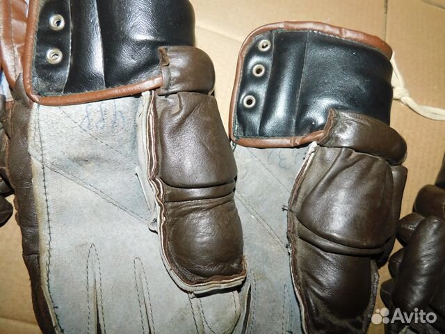 Защитные перчатки для игры в хоккей