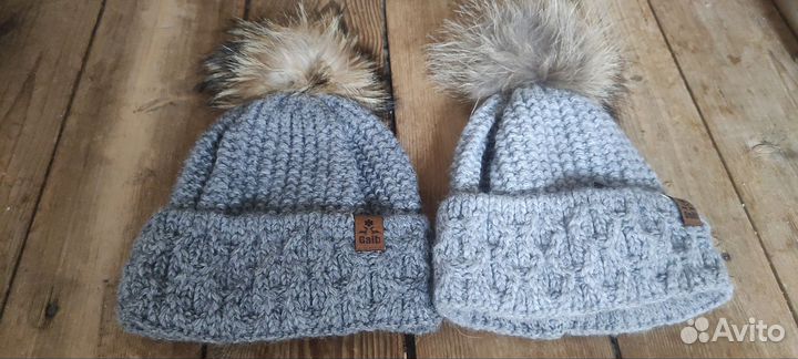 Шапка с натуральным помпоном женская