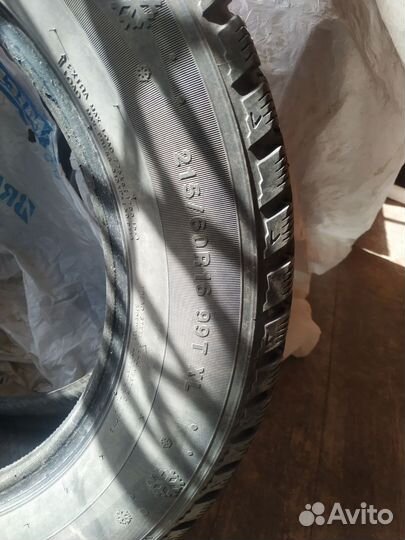 Marshal I'Zen Stud Snow KW11 215/60 R16 99T