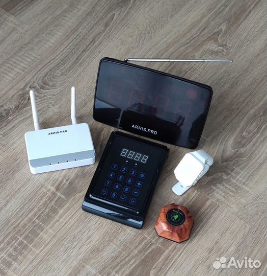 Кнопка вызова официанта с табло оповещения