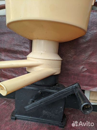 Сепаратор для молока ручной