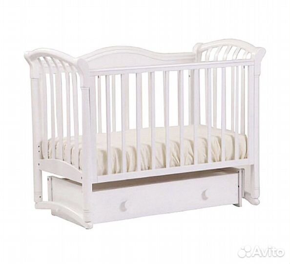 Детская кроватка с маятником и ящиком с матрасом