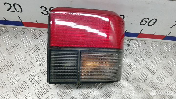 Фонарь задний правый на Volkswagen Transporter T4