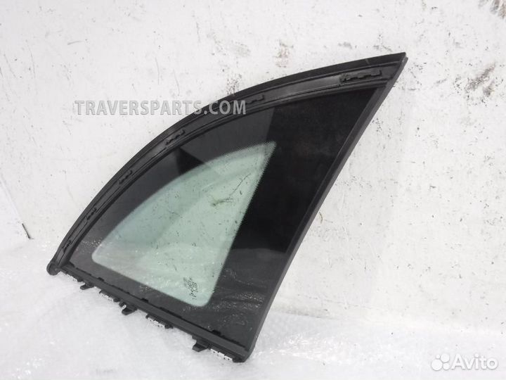 Форточка заднего правого крыла