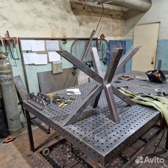 Подстолье из металла