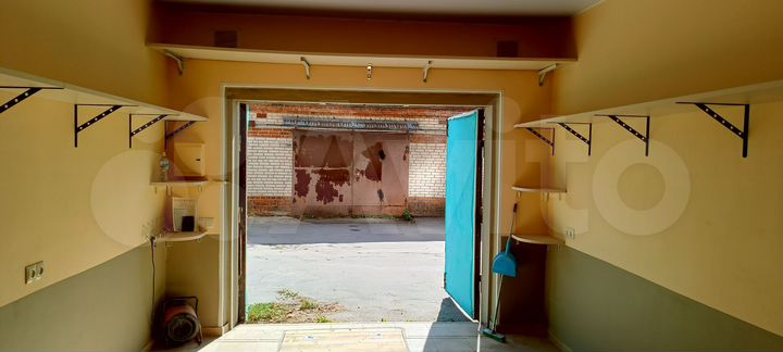 Гараж, > 30 м²