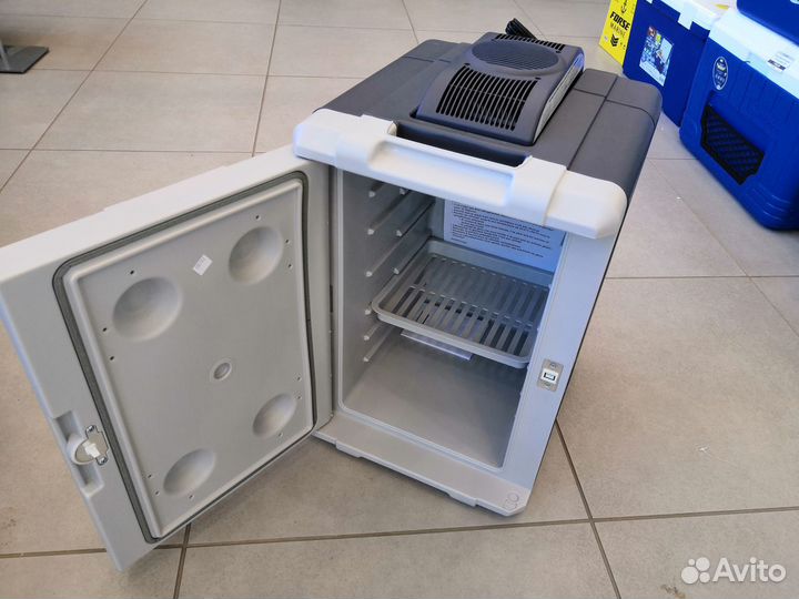 Холодильник автомобильный Coleman 40 Quart Powerch