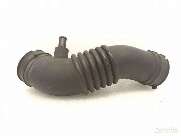 Патрубок воздушного фильтра Toyota Noah ZRR70 2.0