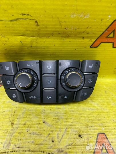 Блок управления климат-контролем Opel Astra J