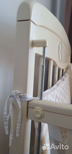 Детская кроватка с продольным маятником