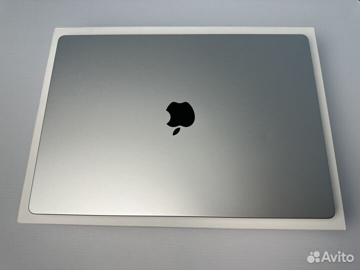 MacBook Pro 16 2021 M1 Max 64Gb/2Tb (комплект)
