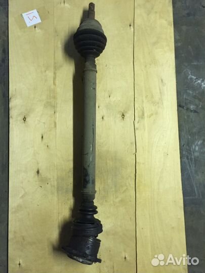 Привод правый Фольксваген гольф 3 1.6л. АКПП